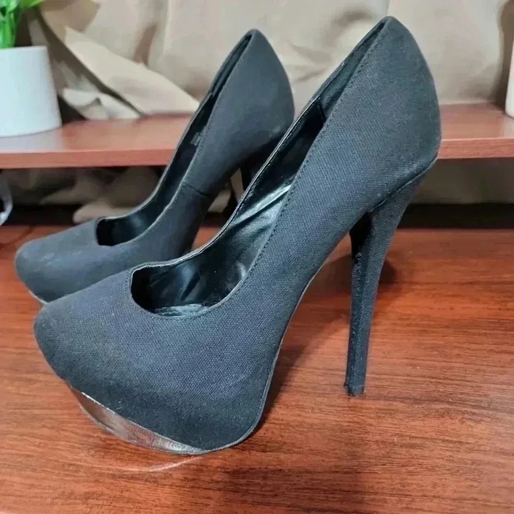 SHOE Dazzle Platform Heels. Size 8.5